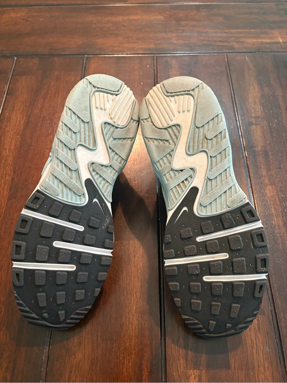 Nike Air Max Low-Top Sneakers in Light Blue, White & Black, Women’s size 9